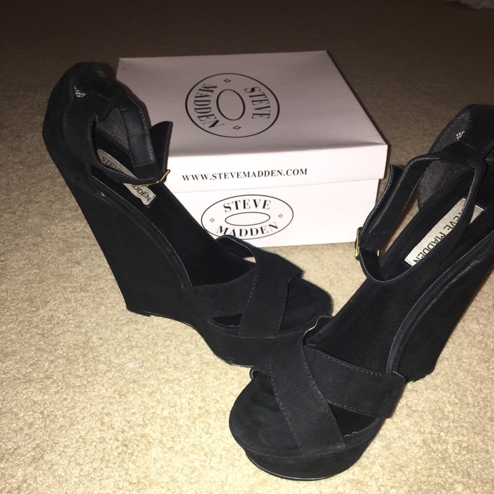 Steve Madden Black xenon wedges
